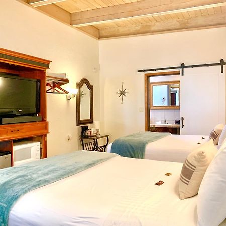 Breakers Boutique Inn Уестпорт Екстериор снимка