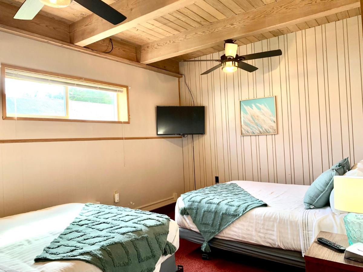 Breakers Boutique Inn Уестпорт Екстериор снимка