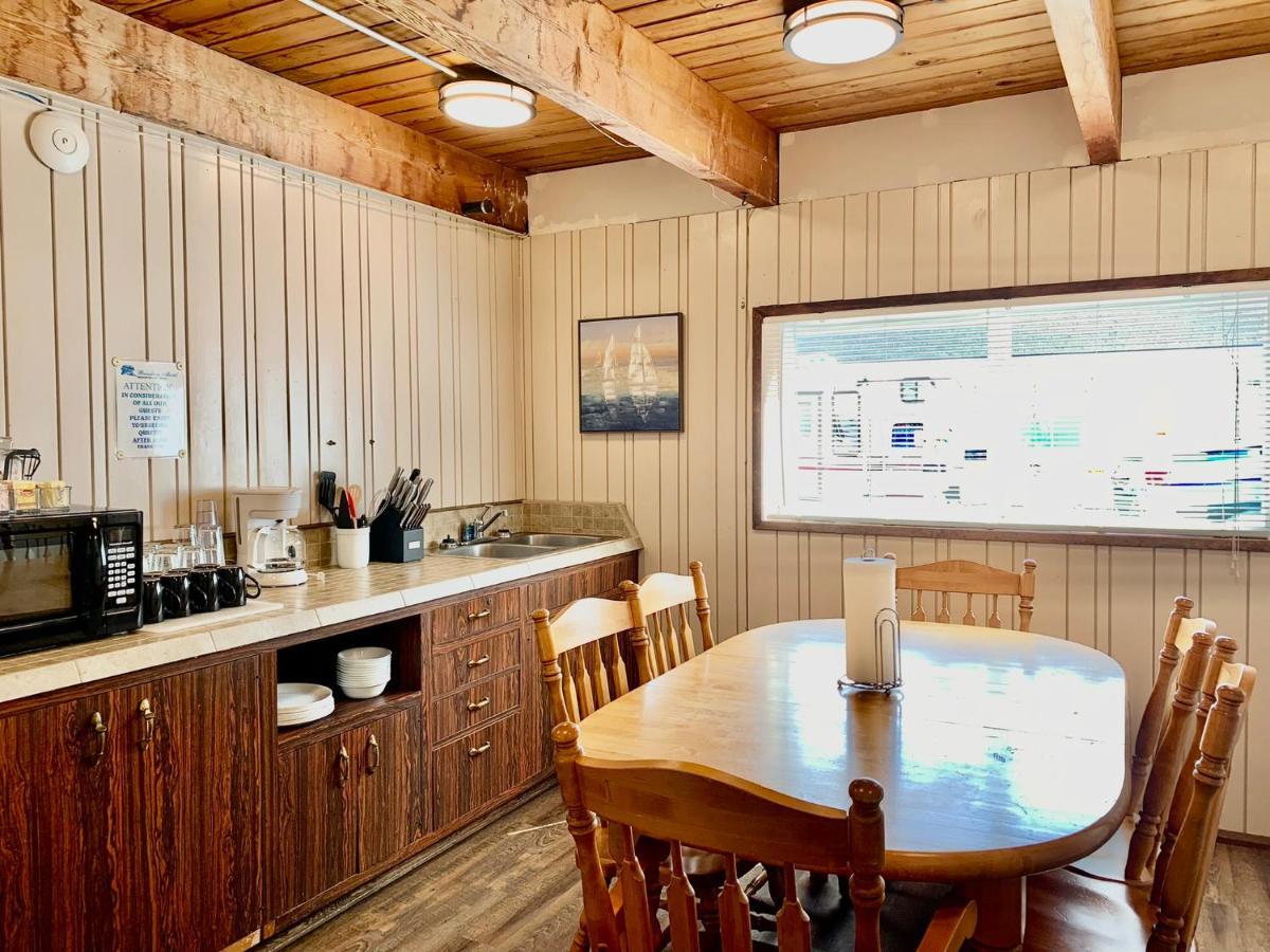 Breakers Boutique Inn Уестпорт Екстериор снимка
