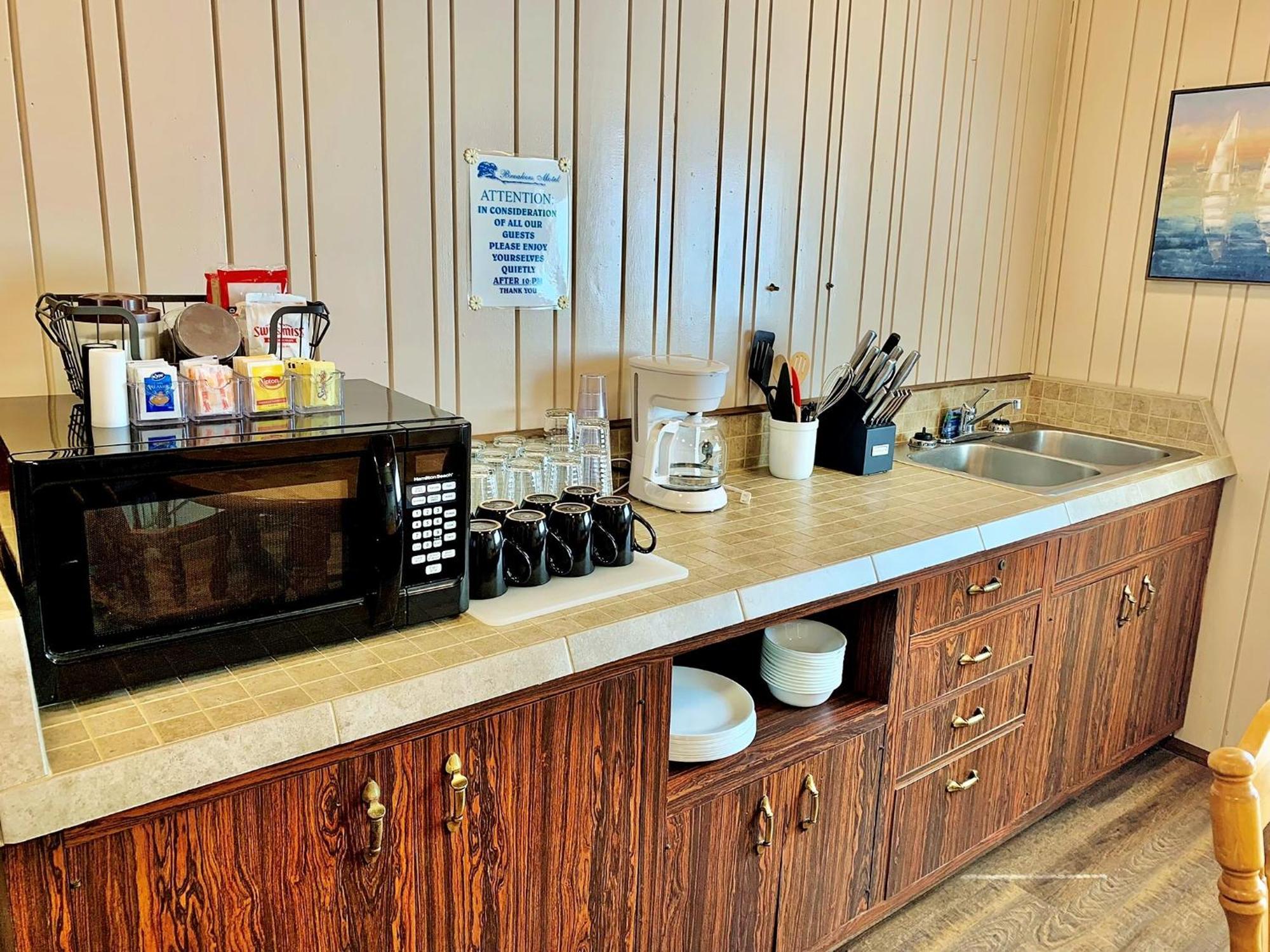 Breakers Boutique Inn Уестпорт Екстериор снимка