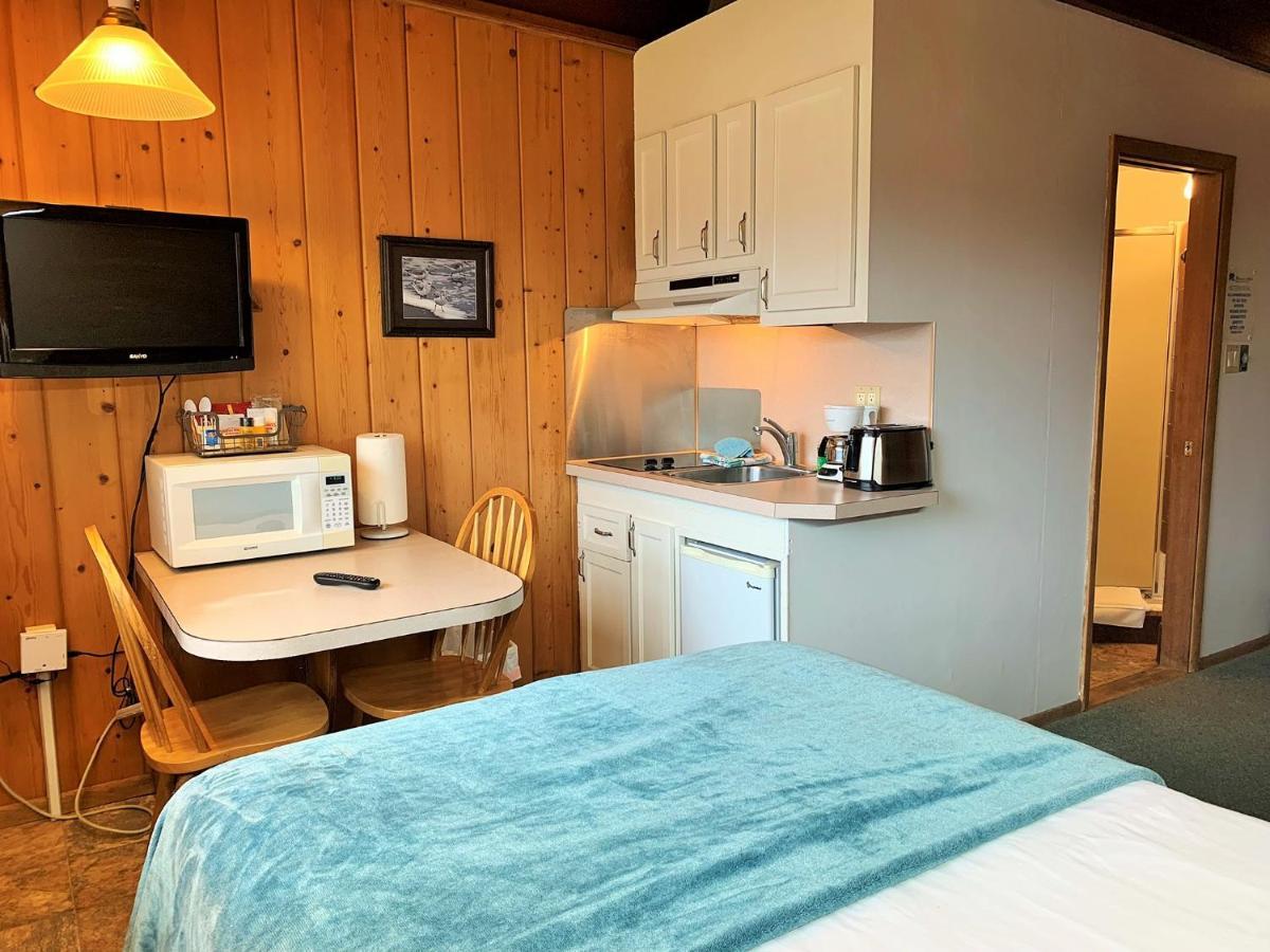 Breakers Boutique Inn Уестпорт Екстериор снимка