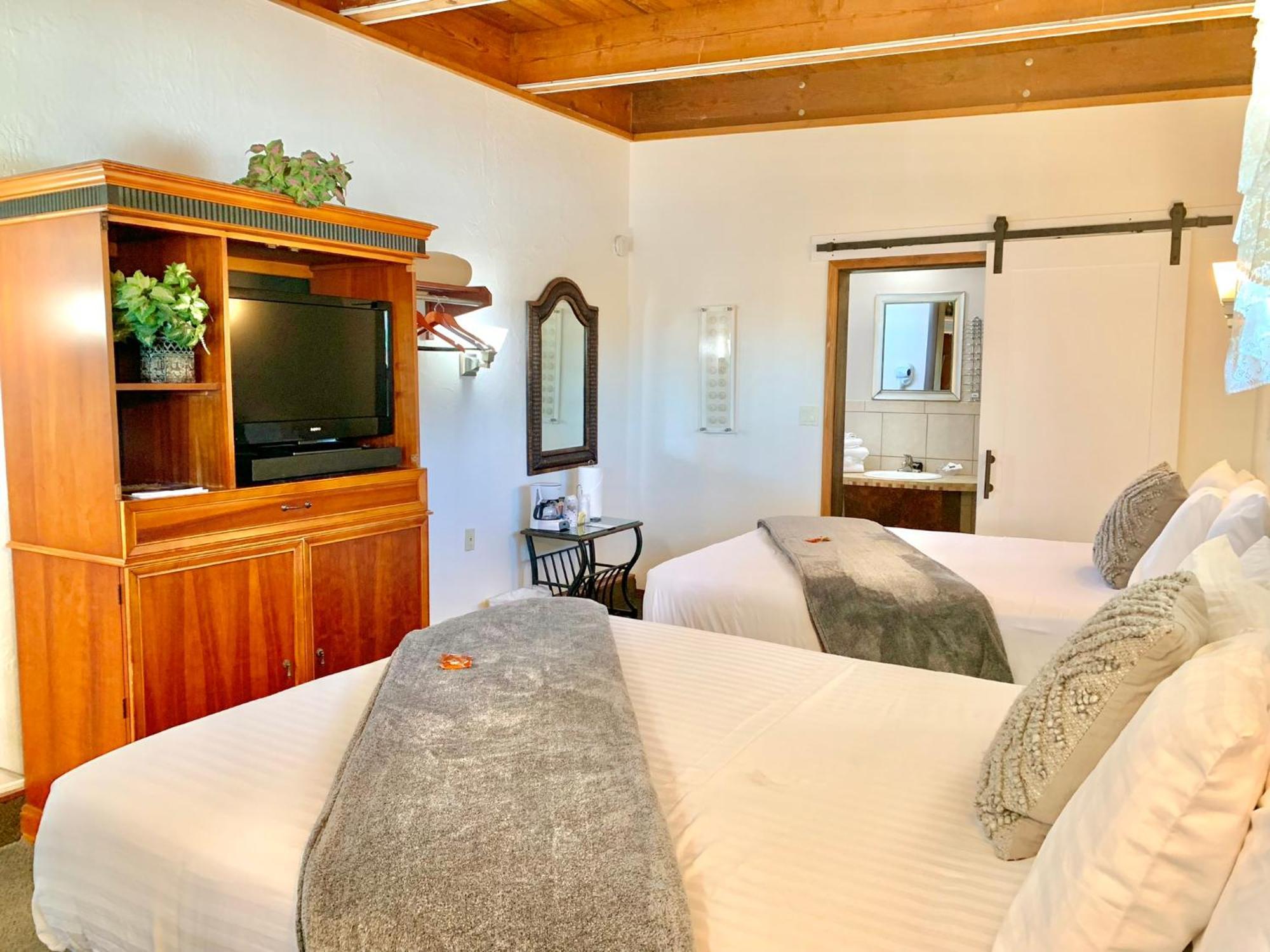 Breakers Boutique Inn Уестпорт Екстериор снимка