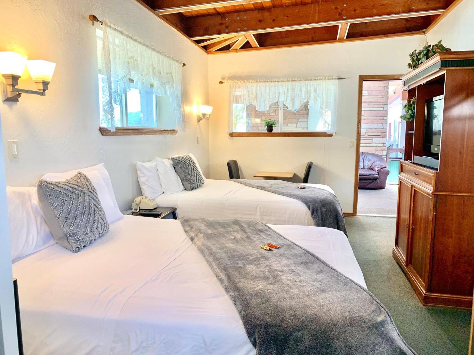 Breakers Boutique Inn Уестпорт Екстериор снимка